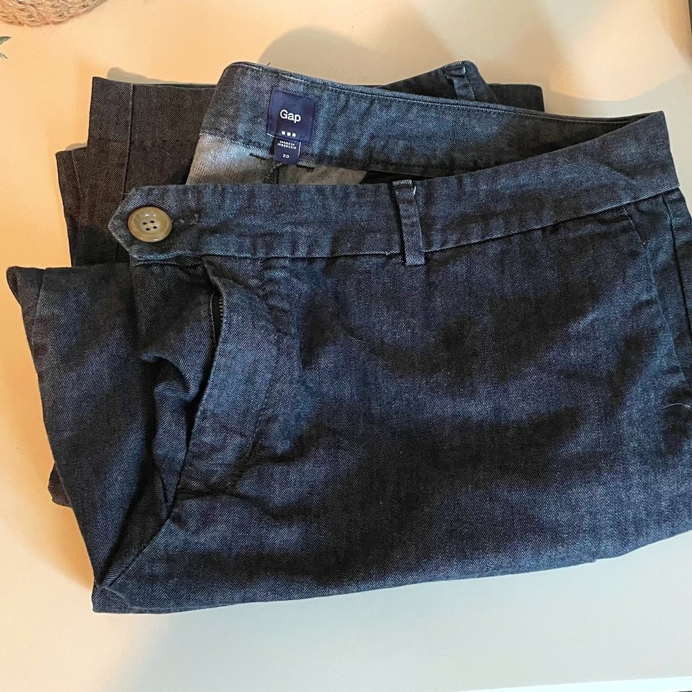 GAP Lightweight Denim Capris - Size 20